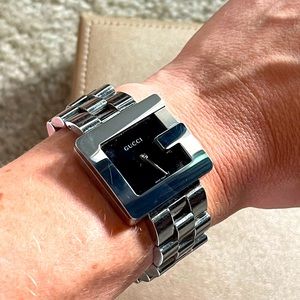 Elegant and authentic Gucci watch.